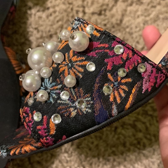 Like new Qupid pearl beaded heel sandals - Picture 4 of 6